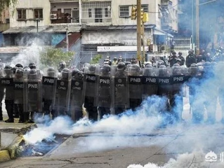 委内瑞拉女警意外走火事件，警务安全与心理压力的双重反思