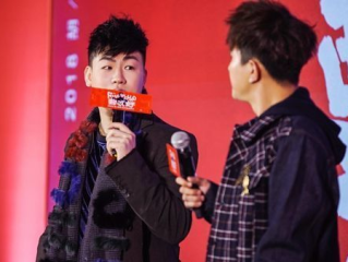 胡彦斌跨界演绎，模仿李小冉唱心愿便利贴
