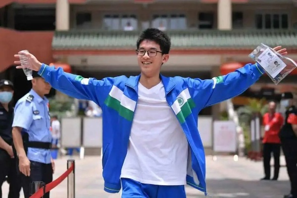 四度领跑,超越自我,一位考生的非凡考场之旅 四度领跑,超越自我,一位考生的非凡考场之旅
